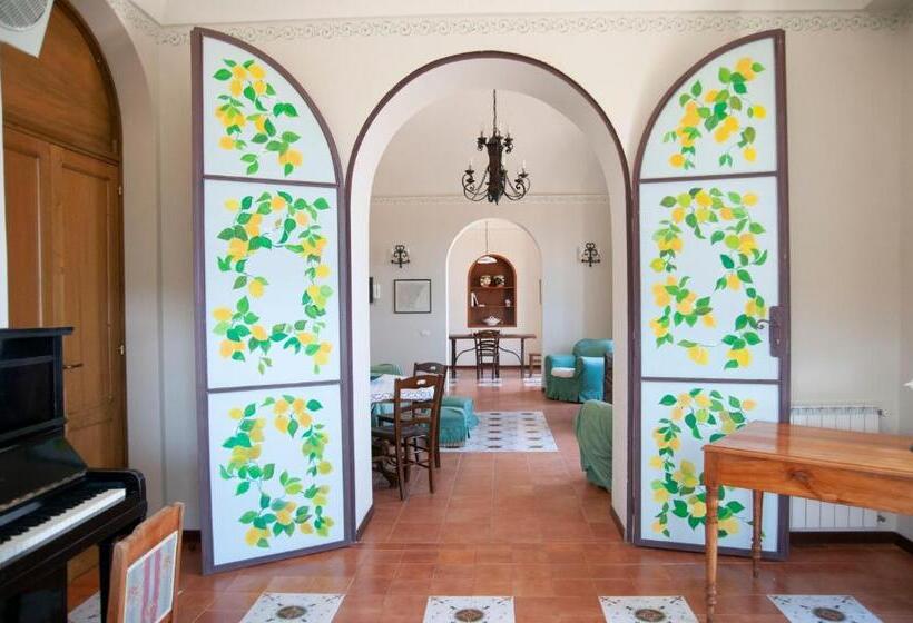 ホテル Antico Borgo Etneo Agriturismo