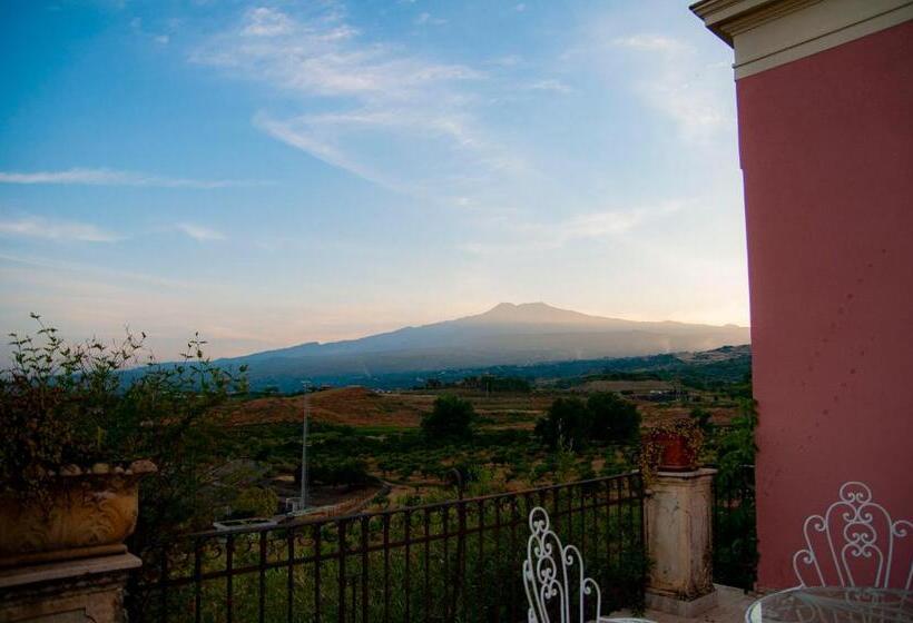 ホテル Antico Borgo Etneo Agriturismo