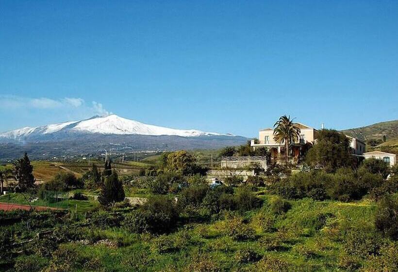 ホテル Antico Borgo Etneo Agriturismo