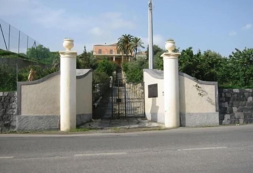 ホテル Antico Borgo Etneo Agriturismo