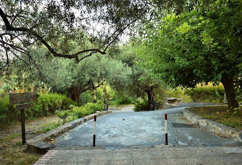 ホテル Antico Borgo Etneo Agriturismo