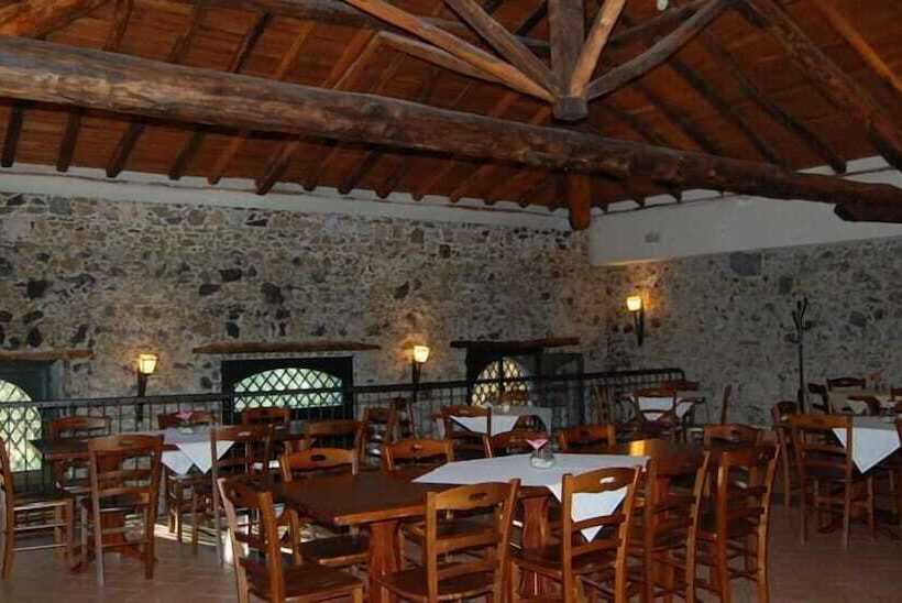 ホテル Antico Borgo Etneo Agriturismo