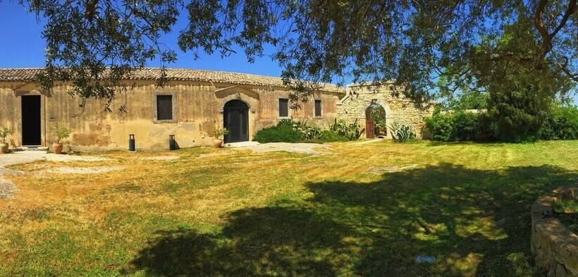בית מלון כפרי Borgo Alveria