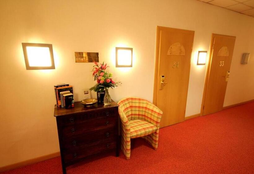 فندق Carinthia Stadt