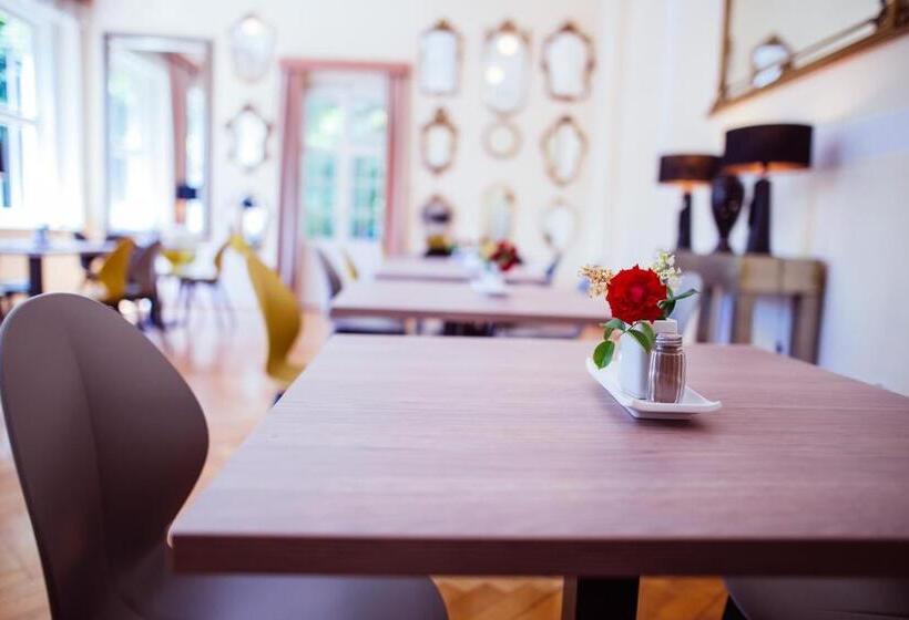 호텔 Carinthia Velden