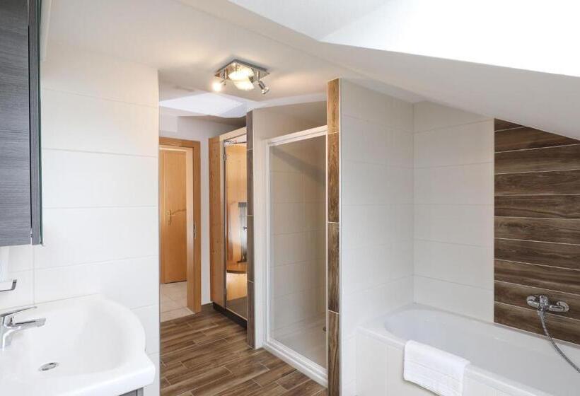 ホテル Garni Dorferwirt