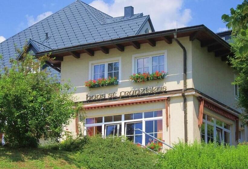 هتل Haus Franziskus