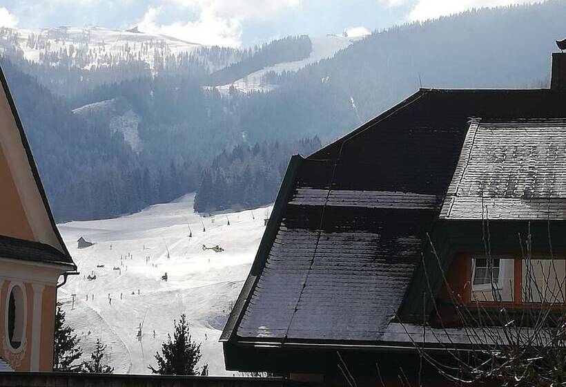 ホテル Kirchenwirt