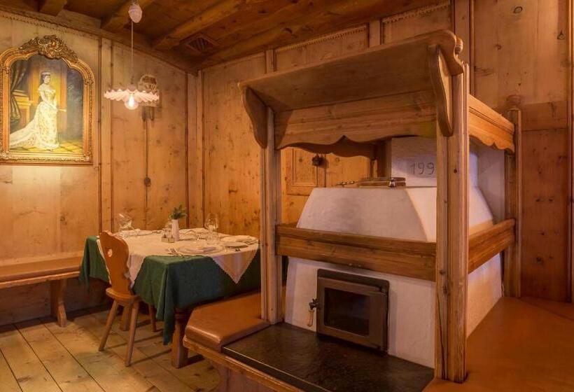 Historic Hotel Ristorante La Stua