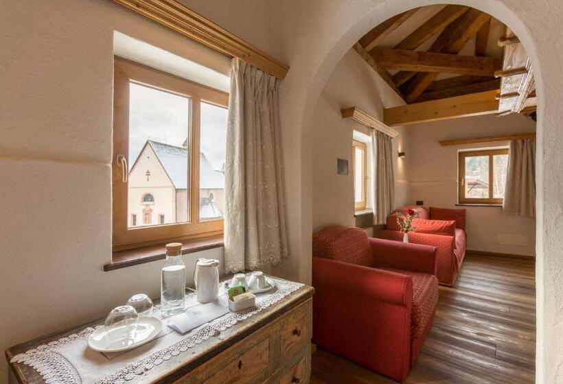 Historic Hotel Ristorante La Stua