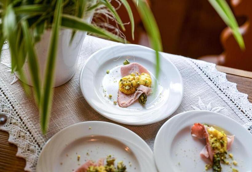 Historic Hotel Ristorante La Stua