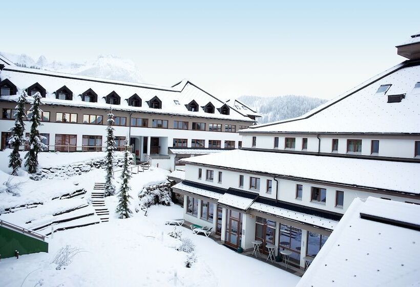 هتل Robinson Schlanitzen Alm   Hermagor