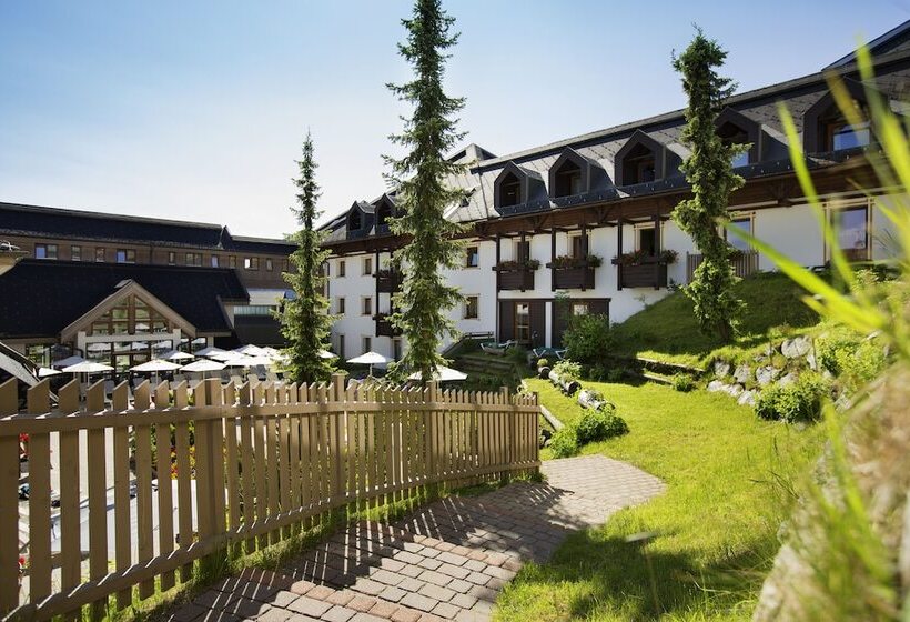 هتل Robinson Schlanitzen Alm   Hermagor