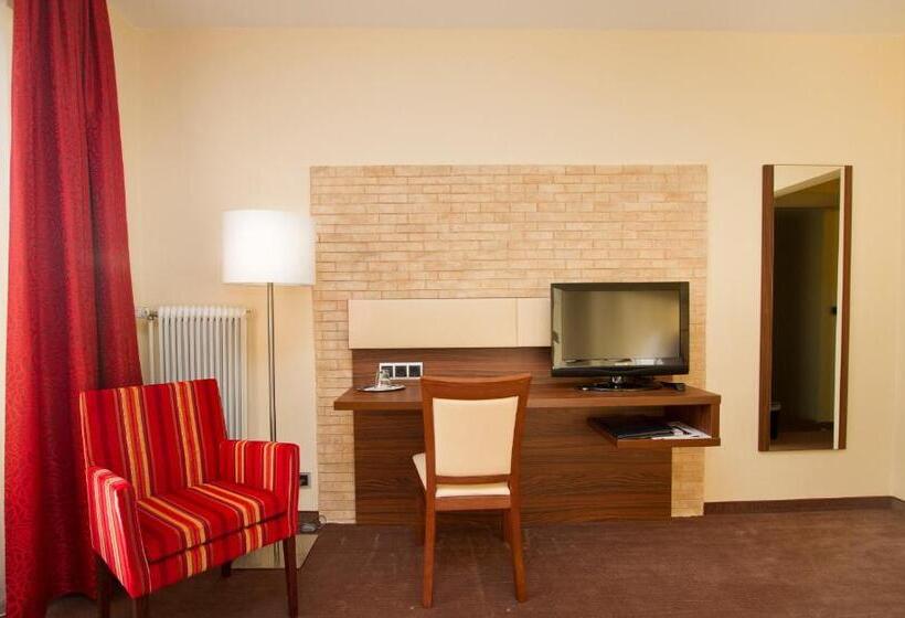 هتل Schönis Land