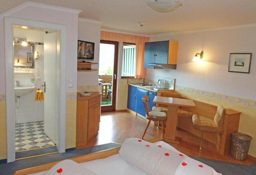 בית מלון כפרי Staudacher Hof Das Romantische Haus