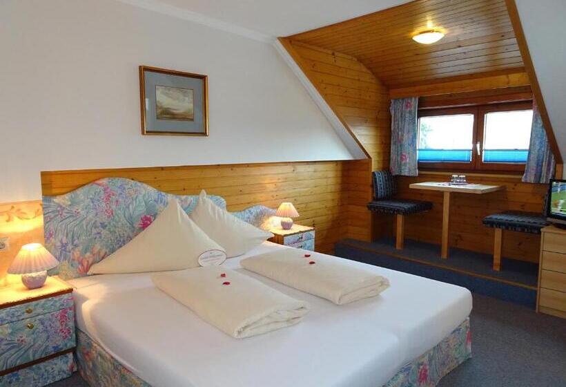 בית מלון כפרי Staudacher Hof Das Romantische Haus