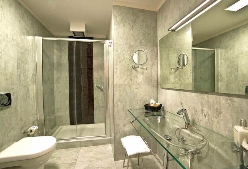 هتل Town House Cavour