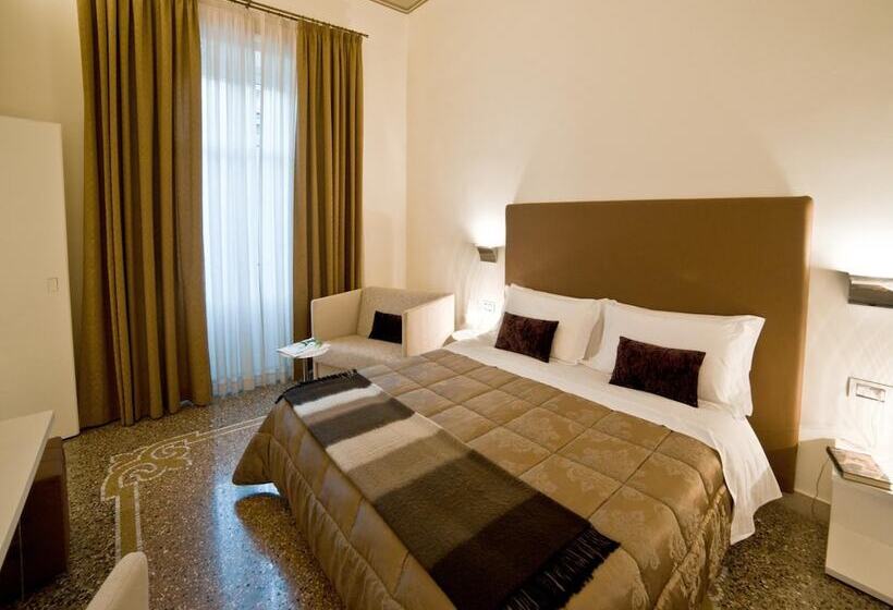 هتل Town House Cavour