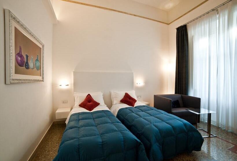 هتل Town House Cavour