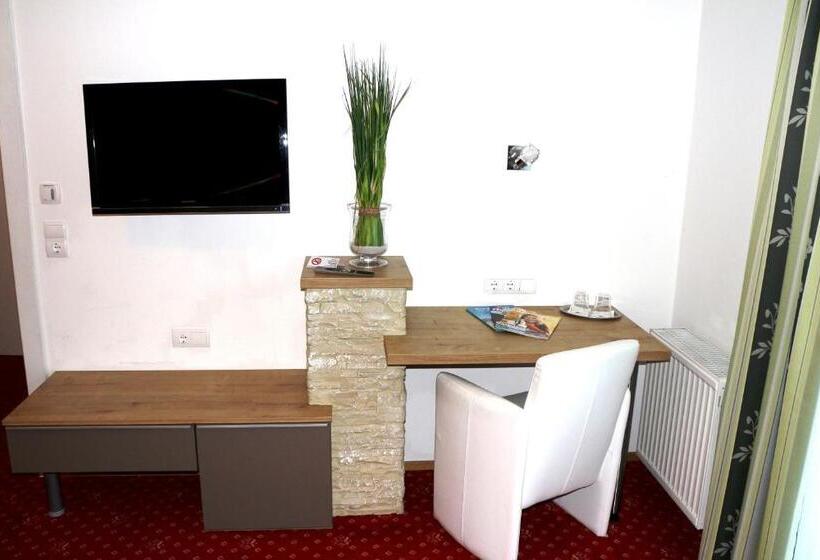 Отель Weidenhof