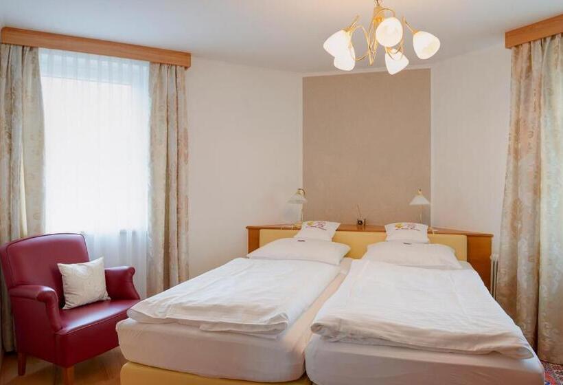 بنسيون Gasthof Hametner Mit Innviertlerhof Mit Direktem Zugang Zur Therme Mediterrana Durch Unseren Garten!