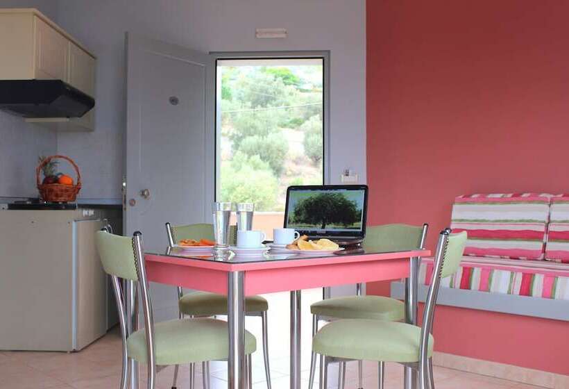 Amaryllis Hotel Apartments