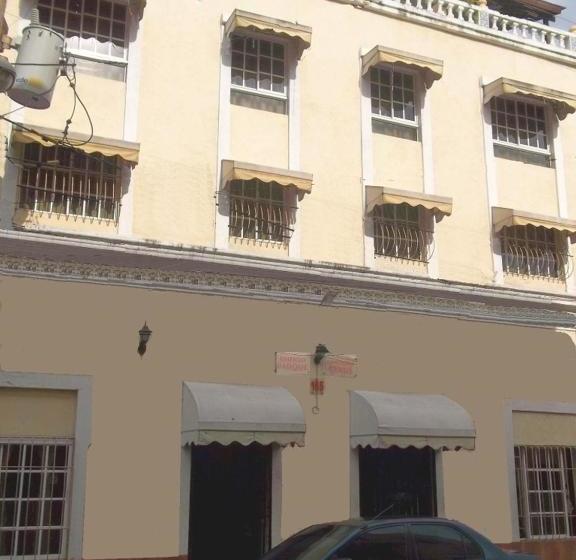 Aparthotel Condo-parque & Venus Bar