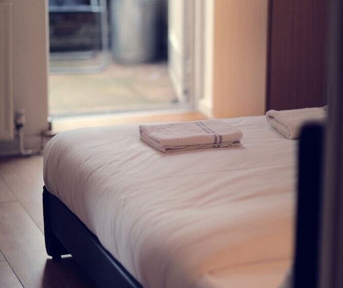 Camden Road Apartments