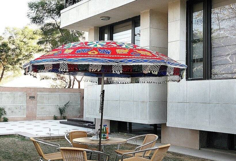 فندق Ahuja Residency Parklane, Gurgaon