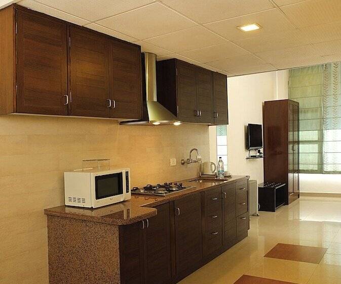 فندق Ahuja Residency Parklane, Gurgaon