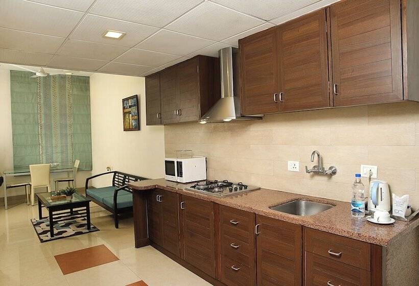 فندق Ahuja Residency Parklane, Gurgaon