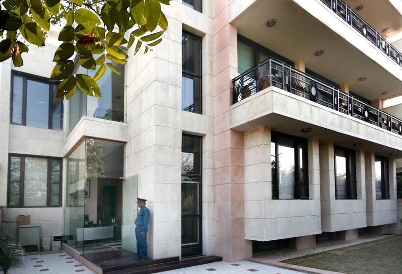 فندق Ahuja Residency Parklane, Gurgaon