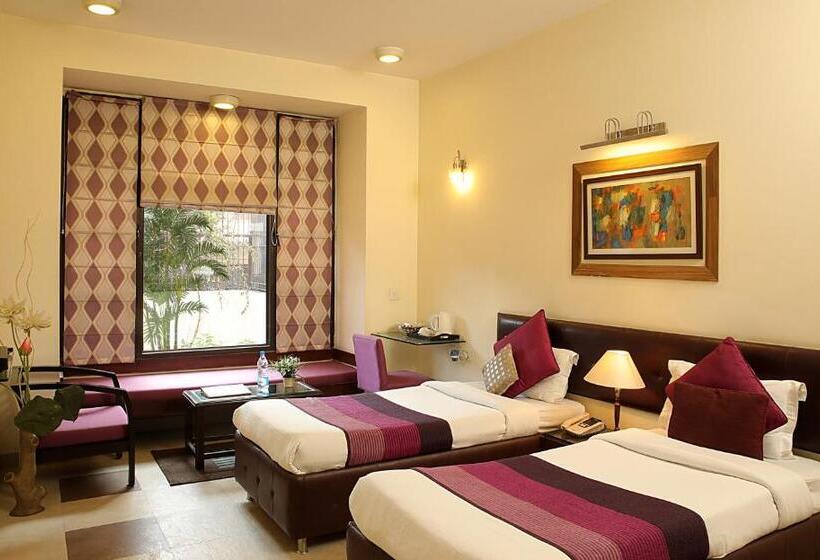 فندق Ahuja Residency Parklane, Gurgaon