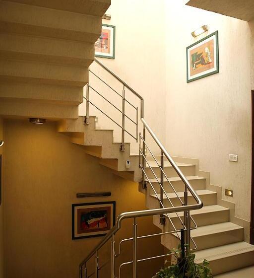 فندق Ahuja Residency Parklane, Gurgaon