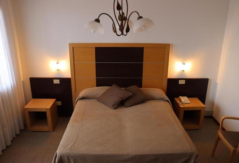 בית מלון כפרי Albergo Alla Pineta
