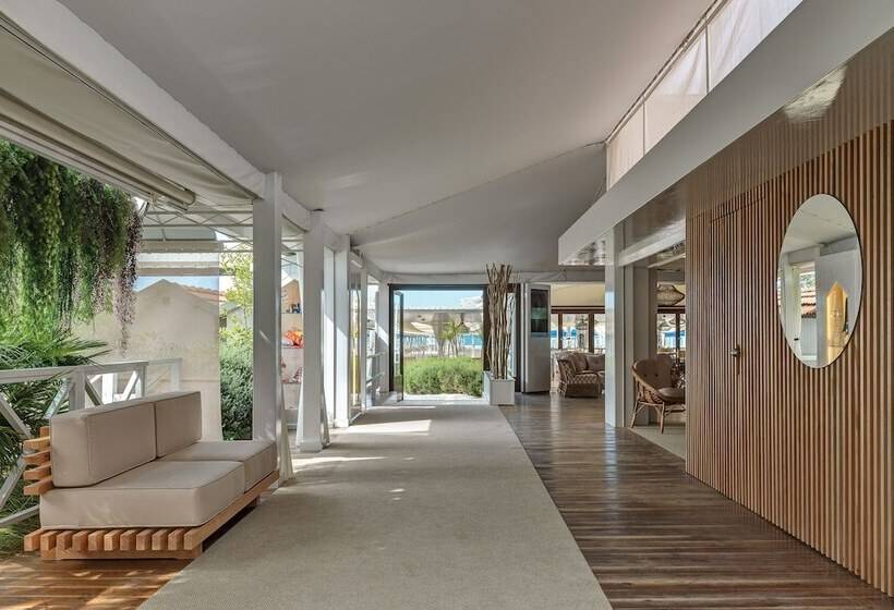 Augustus Hotel & Resort