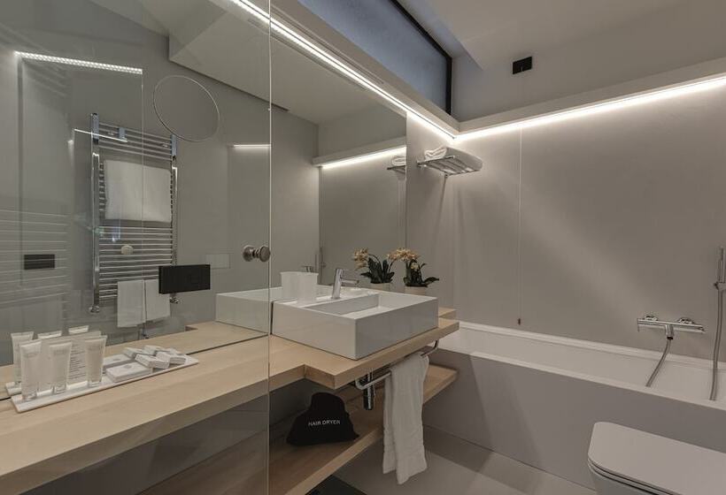 Augustus Hotel & Resort