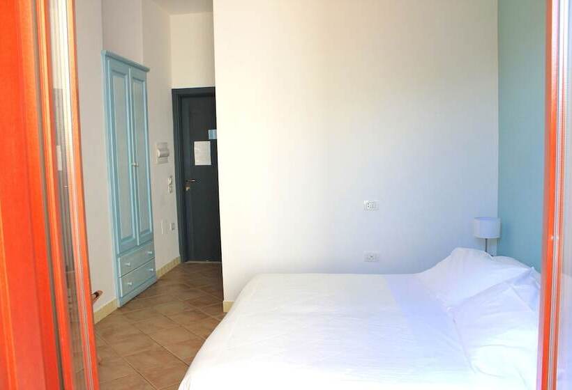 Bue Marino Hotel & Cocktail Bar