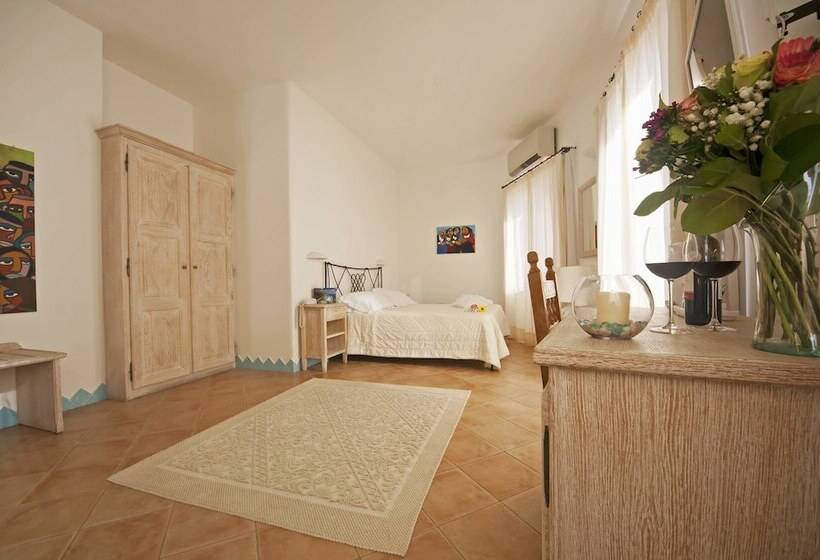 Bue Marino Hotel & Cocktail Bar