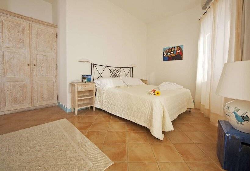 Bue Marino Hotel & Cocktail Bar