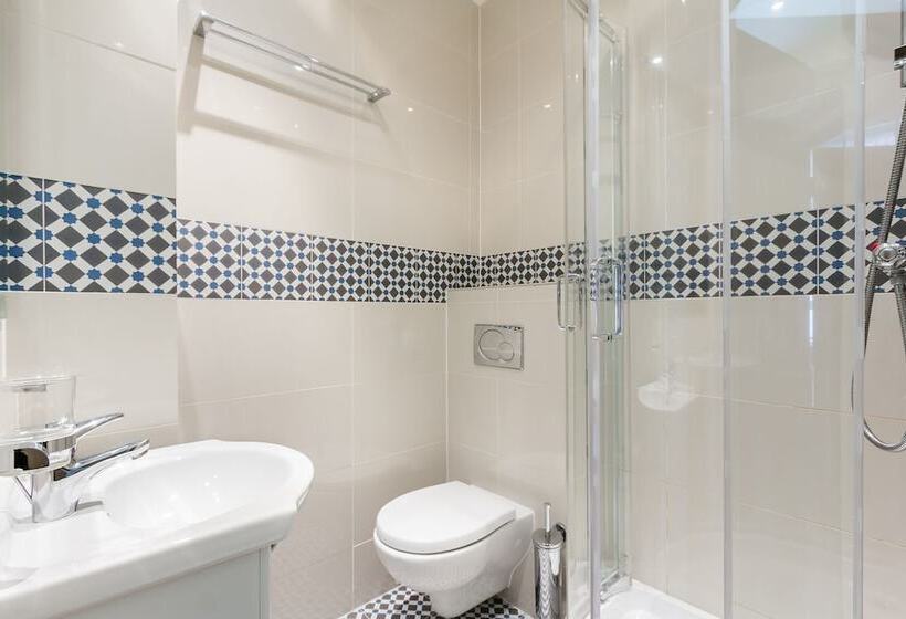 Отель Gower House