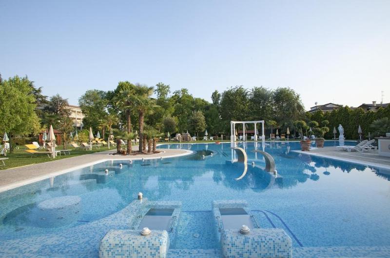 فندق Harrys' Garden