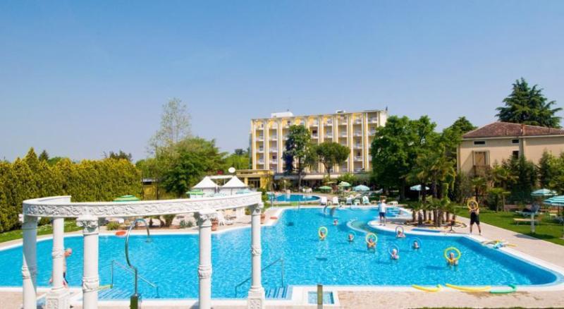 فندق Harrys' Garden