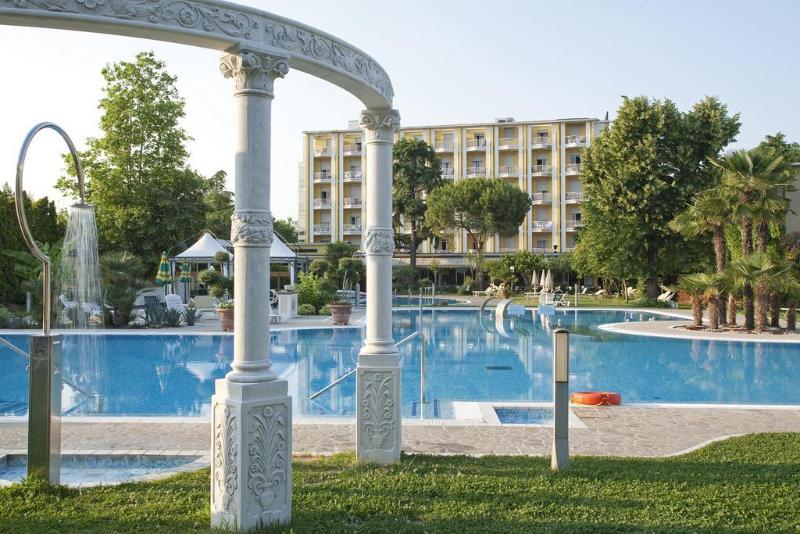 فندق Harrys' Garden