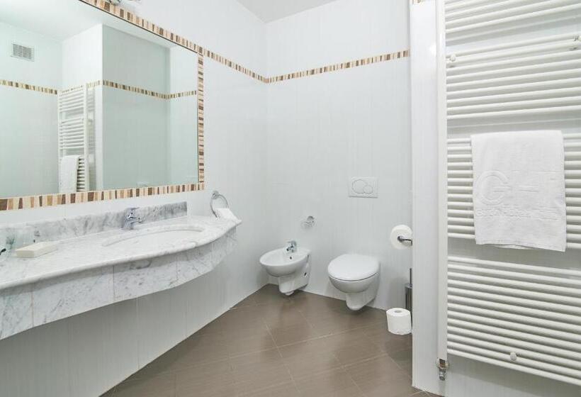 هتل Lido Blu  Surf & Bike