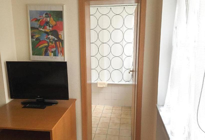 هتل Pension Mona Lisa