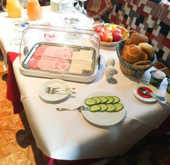 هتل Pension Mona Lisa