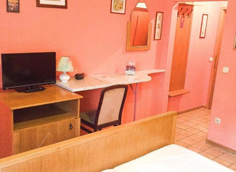 هتل Pension Mona Lisa