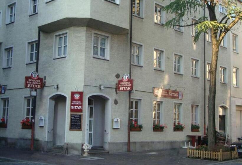 هتل Pension Mona Lisa