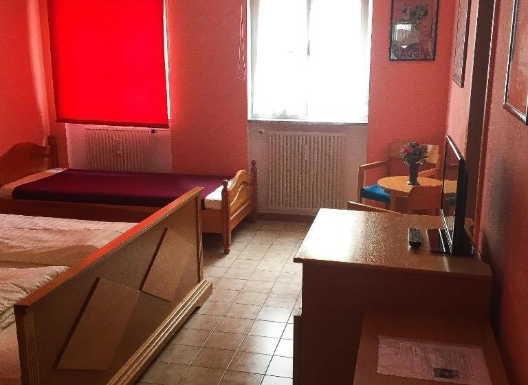 هتل Pension Mona Lisa